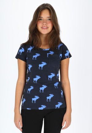 Marineblauw T-shirt met korte mouwen, versierd met een herhalend patroon van blauwe elandsilhouetten. Soepele katoenstof met een ronde halslijn en een klein zakje.