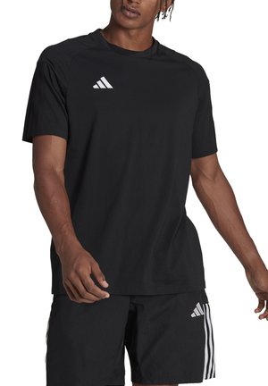 T-shirt noir à col rond en tissu léger, avec des manches courtes et logo blanc Adidas sur la poitrine gauche.