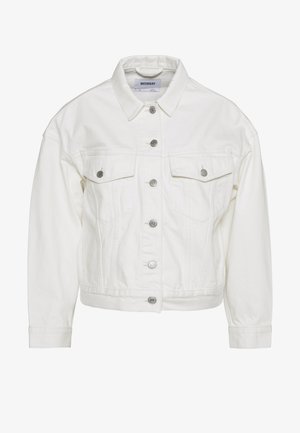 Veste en denim blanc avec fermeture à boutons sur le devant, deux poches à rabat sur la poitrine avec boutons, manches longues et col classique.