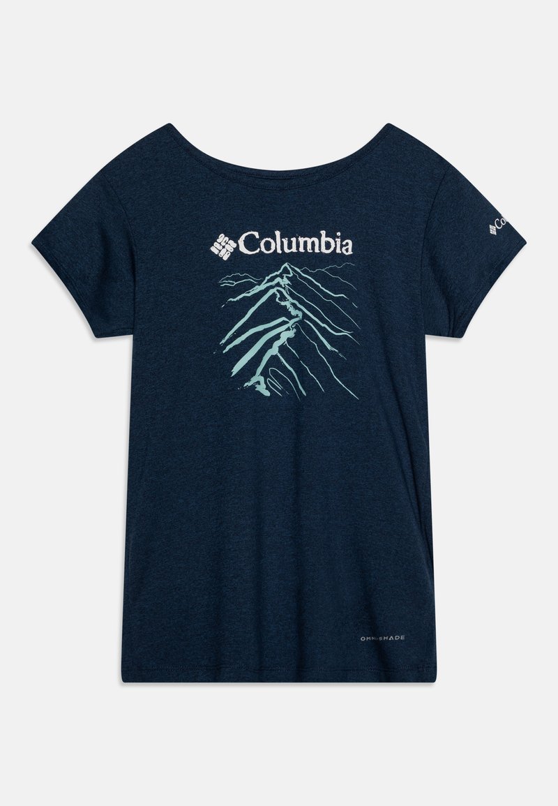 Mørkeblå t-skjorte med korte ermer laget av mykt stoff, med et fjellmotiv i lyseblått og Columbia-logoen på forsiden.