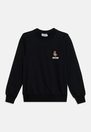 Schwarzer Langarm-Sweatshirt mit kleinem besticktem Teddybär und Text "Moschino" auf der linken Brust, mit gerippten Bündchen an Ärmel und Saum.