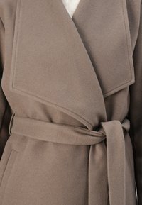 VILA VICOOLEY COLLAR BELT COAT - Abrigo corto - brown