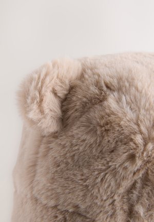 Next TRAPPER - Megzta kepurė - beige faux fur bear faced