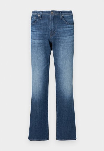 Εφαρμοστά τζιν με φανέλα σε σκούρο μπλε τζιν με ξεθωριασμένο φινίρισμα. Διαθέτουν πέντε τσέπες, θηλιές για ζώνη και φερμουάρ με κουμπί στο μπροστινό μέρος.