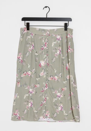 Blomstret midi-nederdel i grønt stof med knaplukning foran, en flydende pasform og et mønster af pink og hvide blomster.