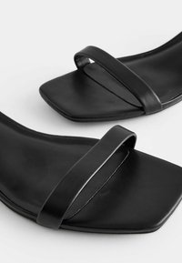 Next FOREVER COMFORT - REGULAR FIT - Sandalai - black