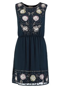Granatowa sukienka bez rękawów wykonana z miękkiego materiału, zdobiona misternym haftem kwiatowym w odcieniach różu, bieli i złota, z taliowanym pasem i przezroczystym dołem.
