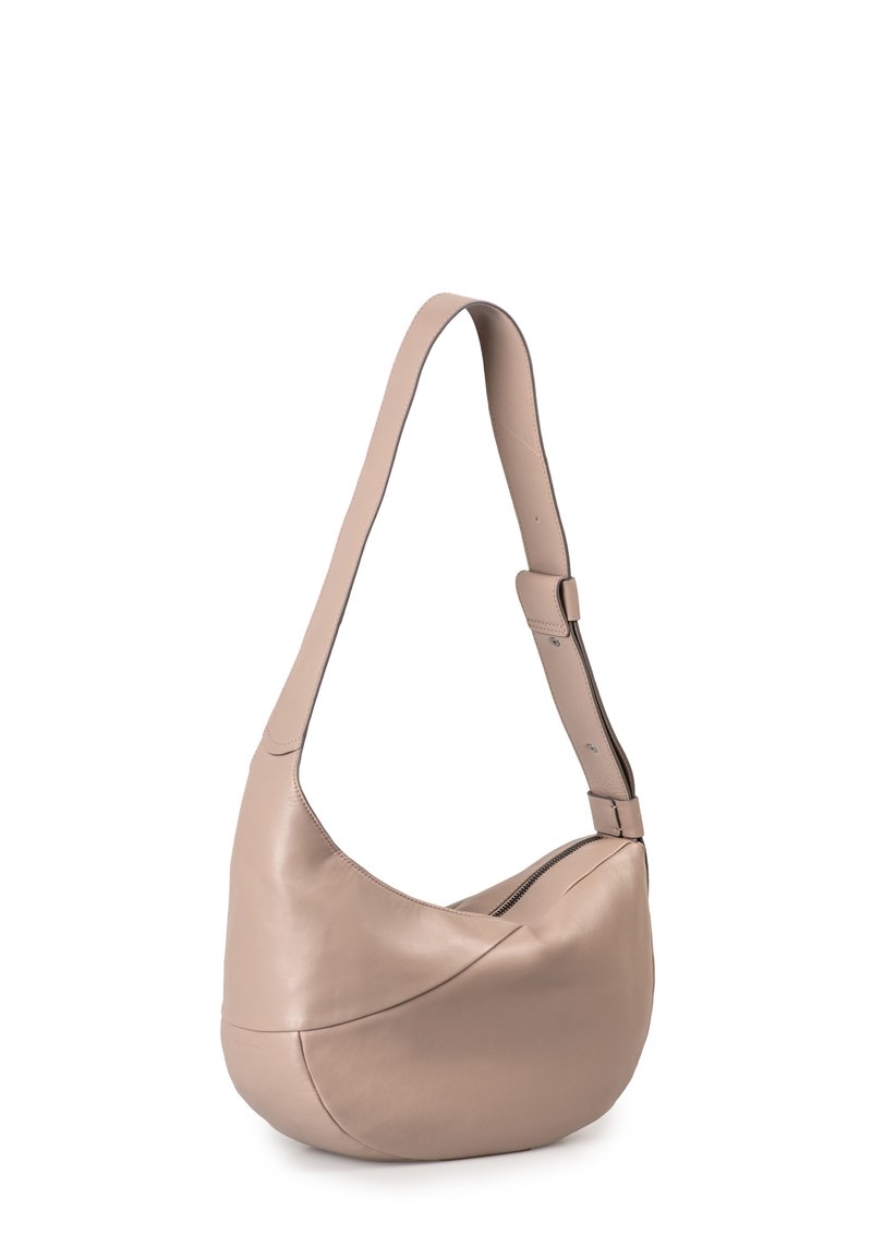 Ledertasche für die Schulter in hellem Beige, mit einem geschwungenen, glatten Design, einem einzelnen verstellbaren Tragegurt und einem Reißverschluss.