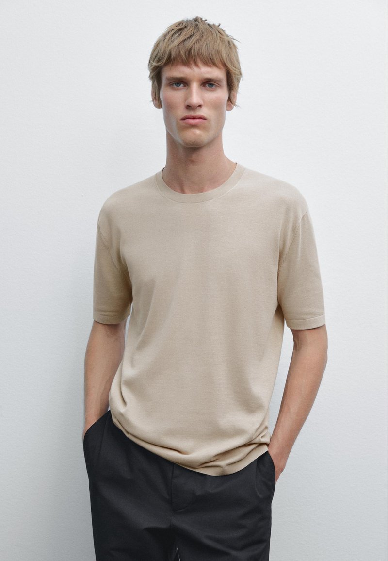 Massimo Dutti LIGHTWEIGHT CREW NECK WITH SHORT SLEEVE - Jednoduché tričko - light brown
