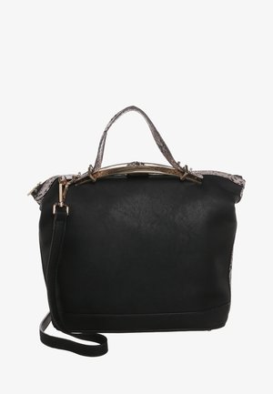 Sac à main en similicuir noir avec une surface texturée, accents imprimé serpent, ferrures dorées, poignées doubles et bandoulière amovible.