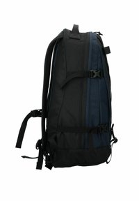 Svart och marinryggsäck med justerbara remmar, sidospännen och en stilren design. Tillverkad av slitstarkt tyg med en texturerad yta.