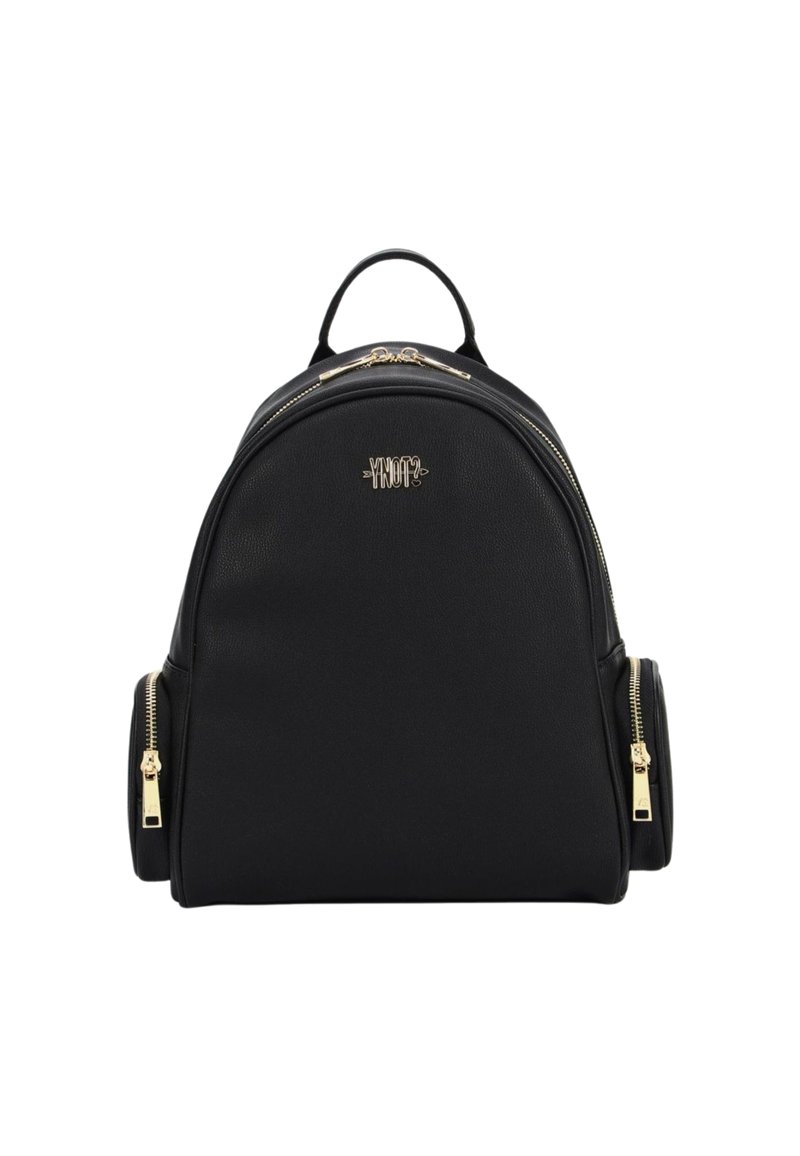 Zaino in pelle nera dalla forma arrotondata, con cerniere e accessori dorati. Ha tasche laterali e una maniglia superiore per il trasporto.