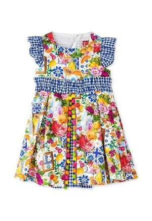 Vestido floral colorido con mangas y cintura a cuadros azules. Cuenta con una parte frontal con botones decorados con pompones de colores y un patrón vibrante y mixto.