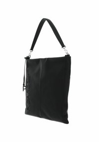 Bolso tote de cuero negro con una textura suave, que cuenta con una sola correa para el hombro y un detalle de logo en relieve en la parte frontal.