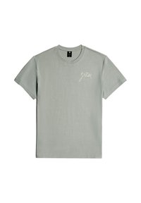 Lichtgrijs T-shirt met korte mouwen, gemaakt van katoen; heeft een ronde hals en een klein wit logo op de linkerborst. Soepele textuur.