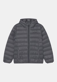 Szara kurtka z ociepleniem, kapturem, przednim zamkiem i logiem na piersi. Gładka tekstura, elastyczne mankiety oraz boczne kieszenie dla funkcjonalności.