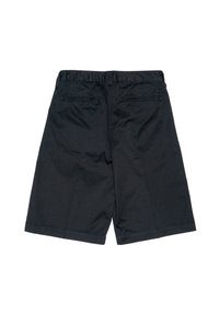 Shorts noirs en tissu doux avec une coupe décontractée, dotés de deux poches arrière et d'une taille élastiquée pour plus de confort.