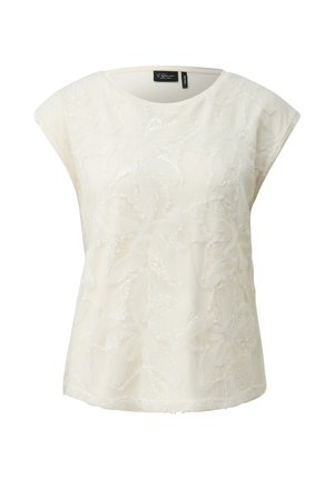 Witte blouse met korte mouwen, ronde hals en subtiel bloemmotief van kant, afgebeeld op een effen witte achtergrond.