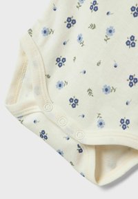 Body pour bébé à manches courtes en coton doux avec un fond crème, présentant un imprimé floral bleu et vert, et une fermeture à boutons-pression à la base.