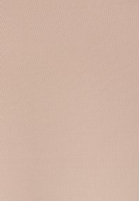 Tessuto a coste di colore rosa chiaro con sottili linee verticali, dalla texture morbida e dalla finitura liscia, adatto per abbigliamento o accessori.