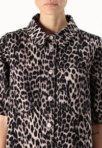 ONLY Petite ONLANLIE DRESS - Robe en jean - black/leo