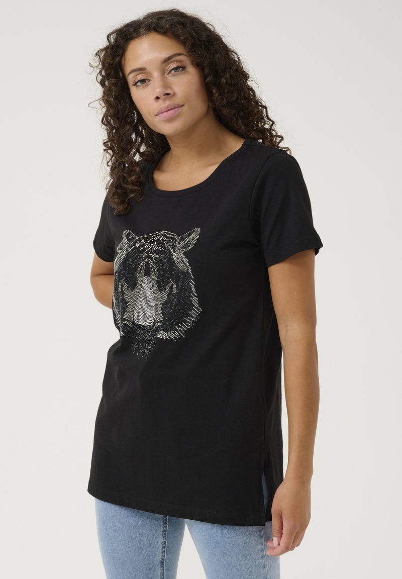 T-shirt noir en coton, présentant un design détaillé d'ours en argent scintillant. Manches courtes, col rond et fentes sur les côtés.
