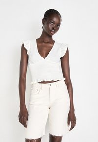 Gina Tricot - SMOCK FRILL  - Blouse - gardenia Miniatuurafbeelding 1
