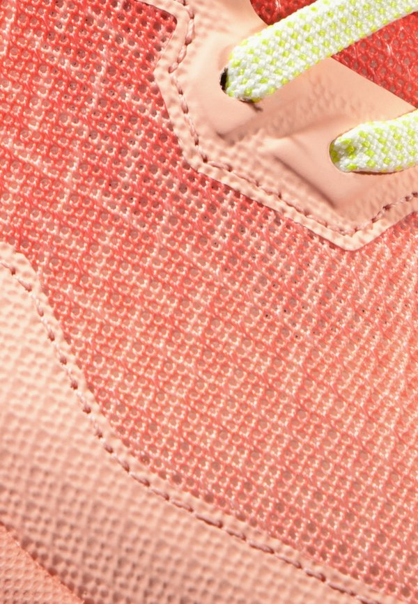 SERTIG II LOW GORE TEX WOMEN - Hiking shoes - light salmon dark salmon3