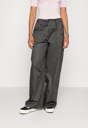 Nicki Studios WIDE LEG POCKET PANTS - Παντελόνι - dark grey