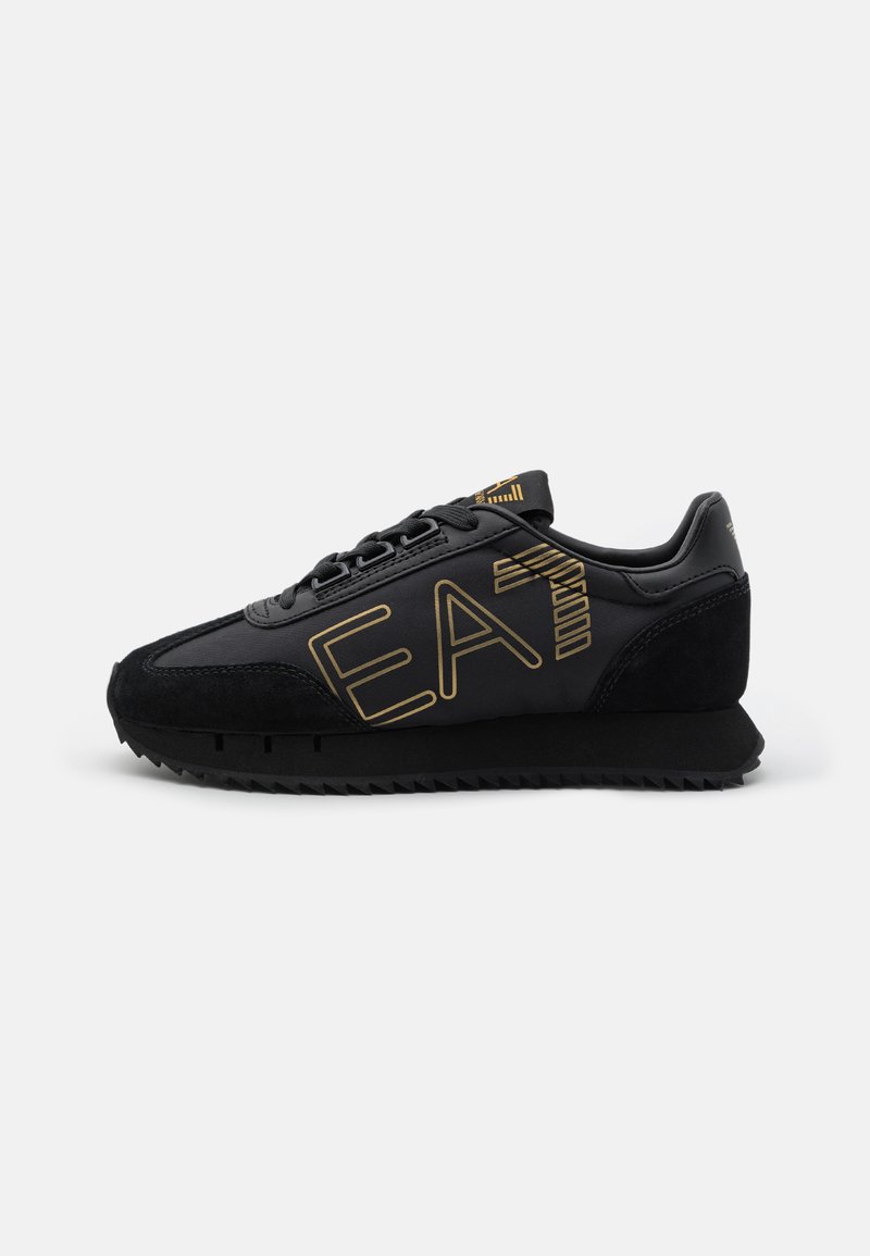 EA7 Emporio Armani - VINTAGE UNISEX - Sneakers laag - triple black/gold, Vergroten