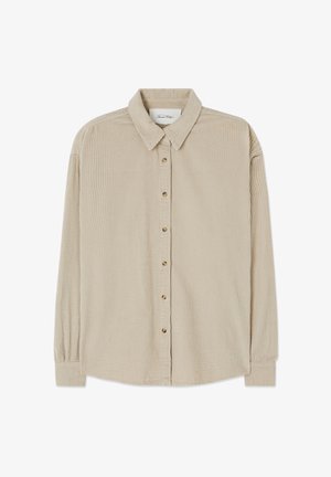 Bež košulja od korduroga s dugim rukavima, s gumbima sprijeda, šiljastim ovratnikom i manšetama, položena ravno na bijeloj pozadini.