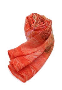 Scarf leggero e arrotolato caratterizzato da vivaci tonalità di arancio e rosa con motivi floreali astratti. Realizzato in morbido tessuto trasparente.