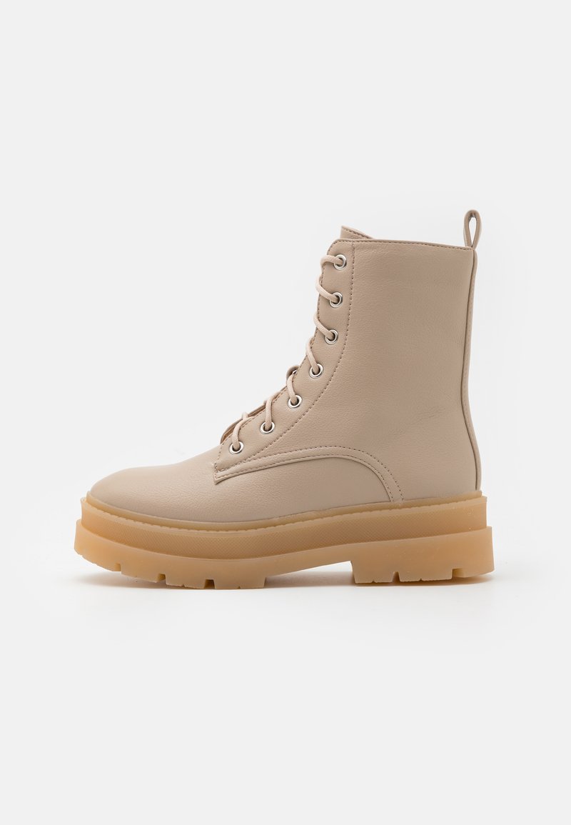 Stivaletti con plateau