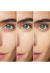 Tre närbilder av ett ansikte som visar variationer i hudens struktur, ton och klarhet. Drag inkluderar ljusa ögonbryn och synliga porer.