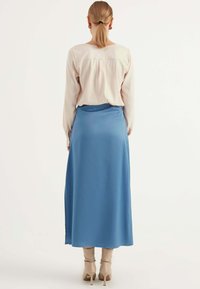 Herita Midi Skirt With Side Slit - A-linjekjol - blue