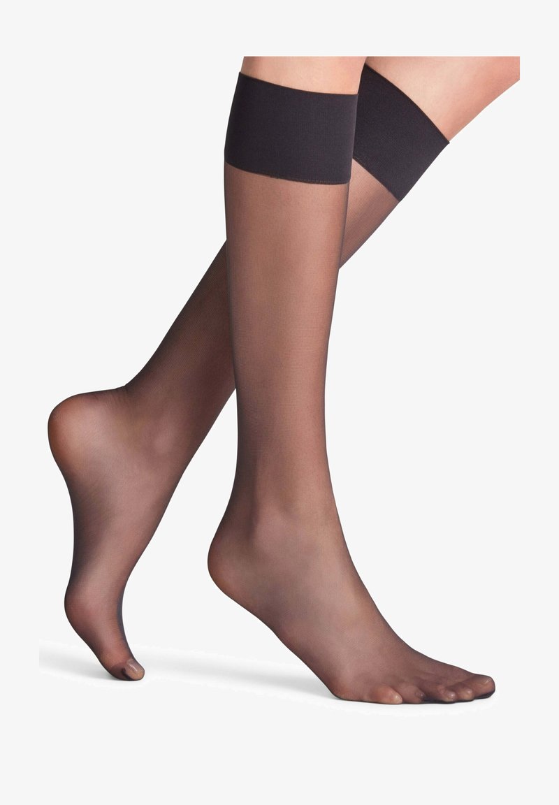 Durchsichtige schwarze kniehohe Strümpfe mit einem soliden schwarzen Bündchen oben. Sie haben eine glatte Textur und eine transparente Erscheinung.