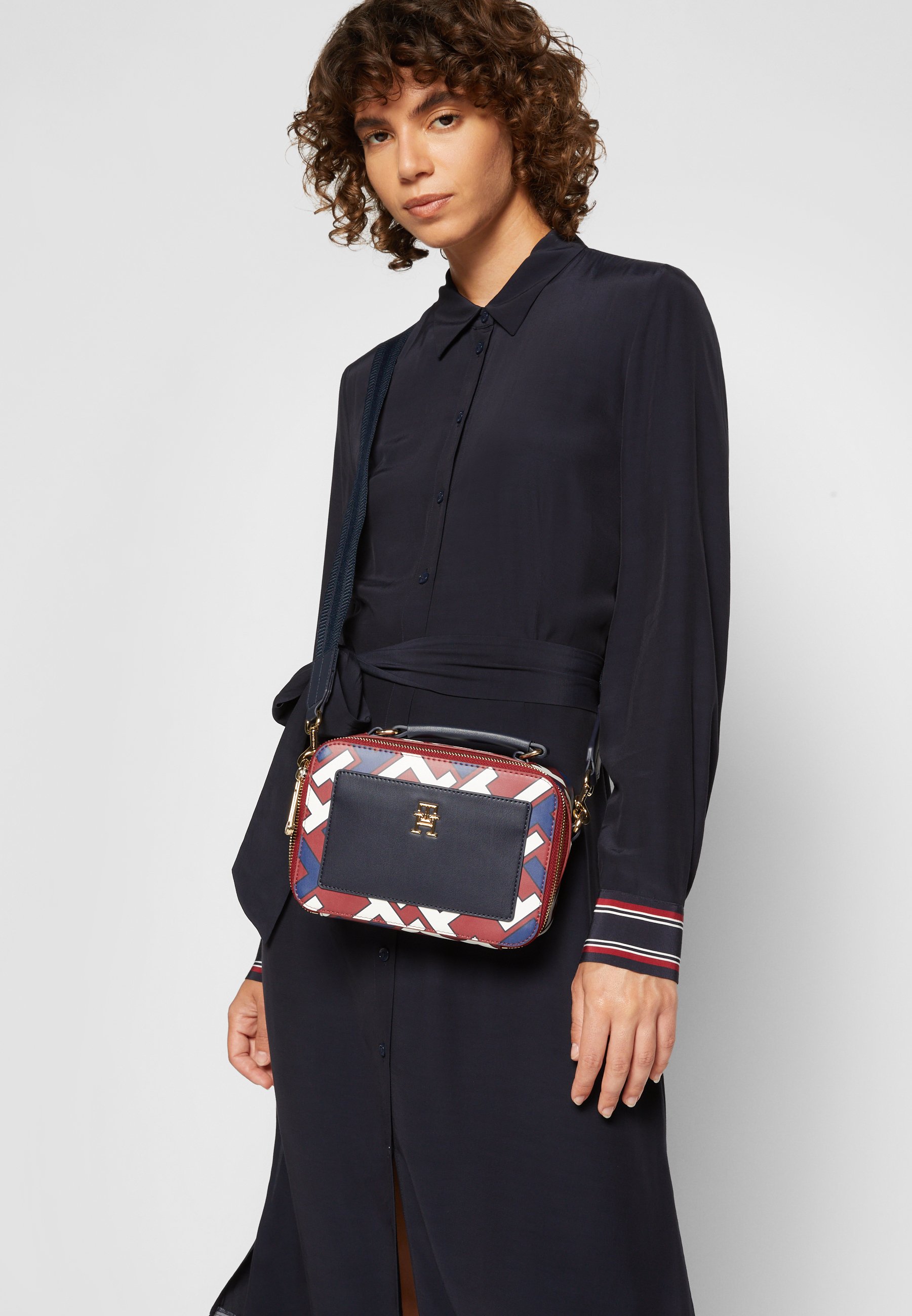 トミー ヒルフィガー レディース ショルダーバッグ バッグ ICONIC TOMMY TRUNK MONOGRAM Across body bag space blue mix 最大53％オフ！