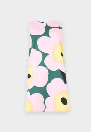 Ärmelloses A-Linien-Kleid mit großem pink-gelbem Blumenmuster auf dunkelgrünem Hintergrund, mit Rundhalsausschnitt und Knopfverschluss am Rücken.