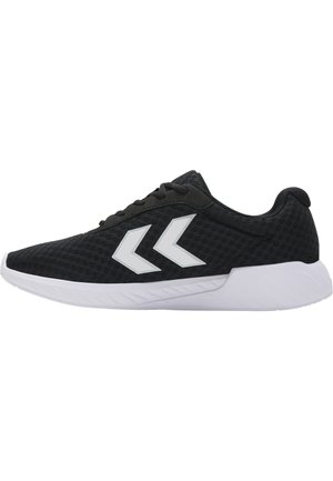 Zwarte sportieve schoenen met een gemêleerde mesh bovenkant. Voorzien van witte logo-accenten en een lichte, gevormde witte zool.
