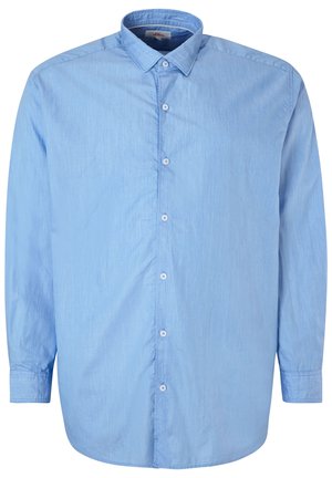 Chemise bleu clair à manches longues avec col et boutons blancs, confectionnée dans un tissu légèrement texturé.