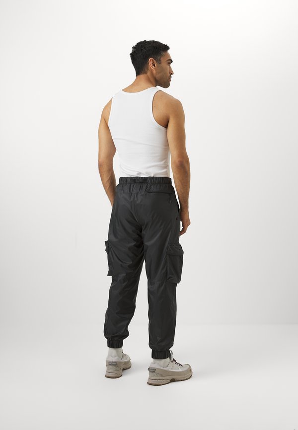 LIVERPOOL FC TECH PANTS - Club wear3