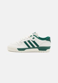 adidas Originals - RIVALRY UNISEX - Sneakers - cloud white/collegiate green Miniaturebillede 1