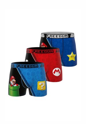 Trois paires de boxers Freegun avec des dessins Super Mario : Mario dans un tuyau, un bloc question, l'emblème de Mario, et une étoile jaune sur des fonds bleu et rouge.