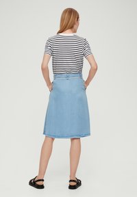 s.Oliver LEICHT VERKÜRZTES  - T-shirt imprimé - navy