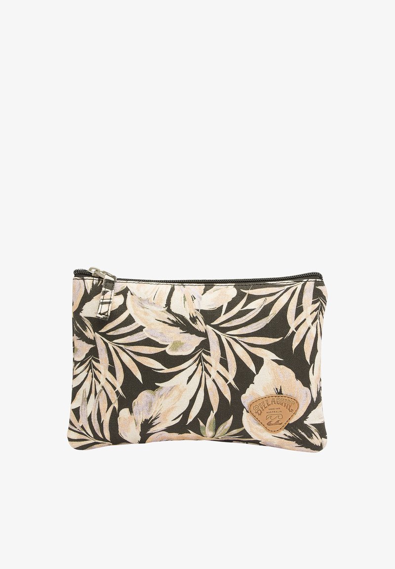 Pochette de maquillage florale en tissu, avec un fond sombre et de grandes fleurs de couleur claire, fermeture zippée et une étiquette de logo texturée.