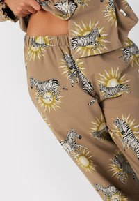 Chelsea Peers FRILL ZEBRA PRINT LONG SET - Pyjama - brown