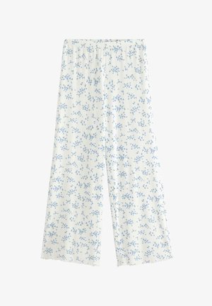 Bílé kalhoty širokého střihu s žebrovanou texturou, malým modrým květinovým potiskem a elastickým pasem, zakončené vroubkovanými lemy.