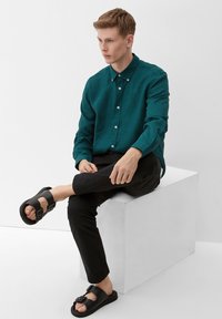 s.Oliver MIT BUTTON DOWN KRAGEN - Koszula