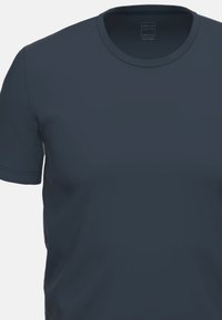 Mörkblå, ekologisk bomull t-shirt med rund halsringning och korta ärmar; slät textur och minimalistisk design.