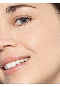 Milani 2-IN-1 FOUNDATION + CONCEALER - Base de maquillaje - porcelain